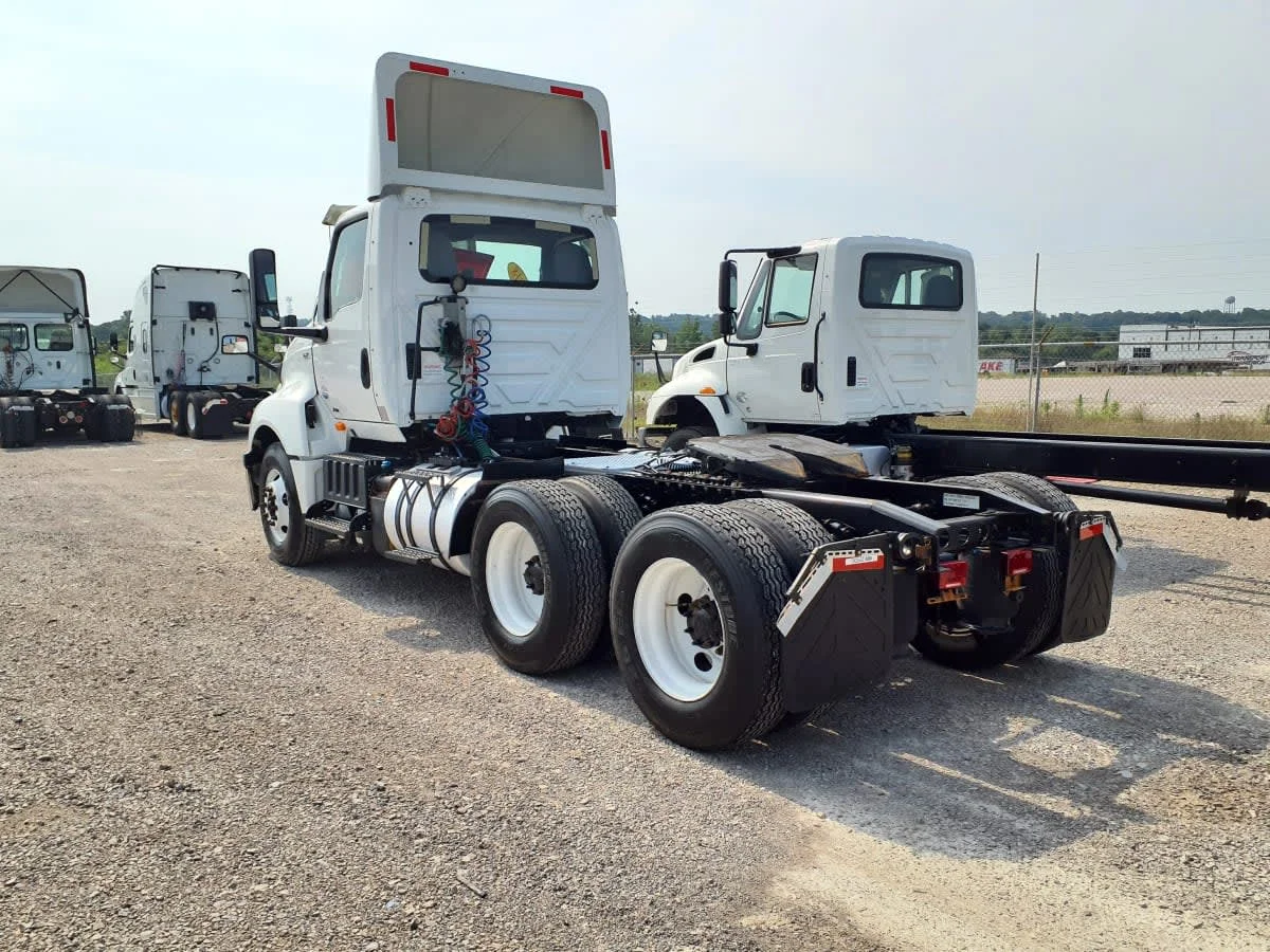 2018 International LT - image 6