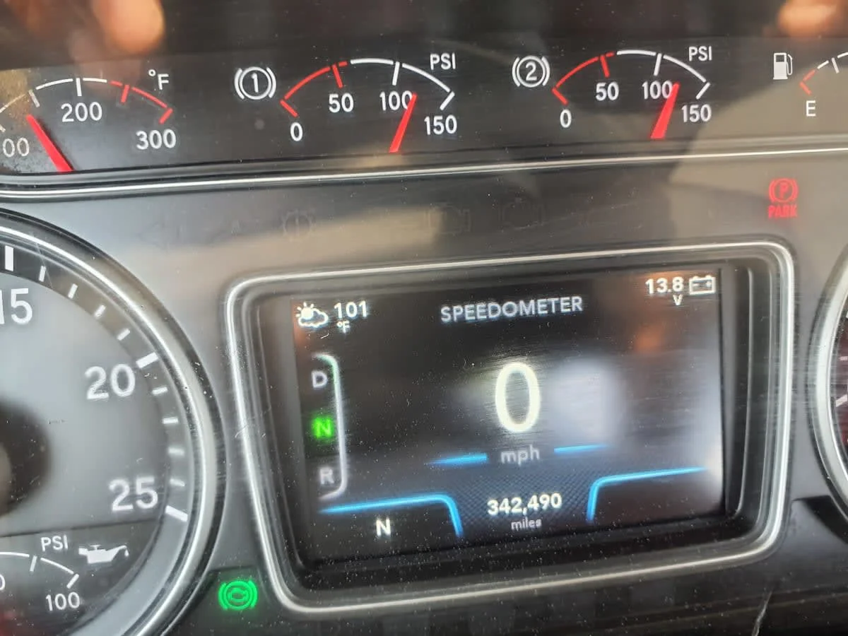 2018 International LT - image 13