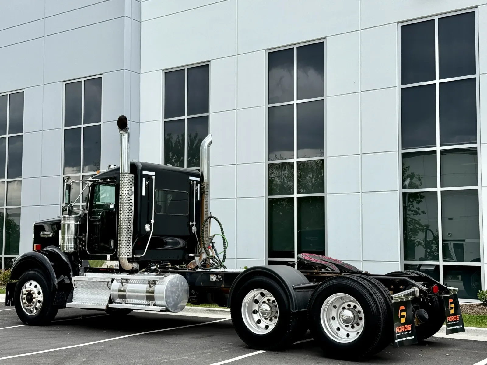 2019 Kenworth W900 - image 6