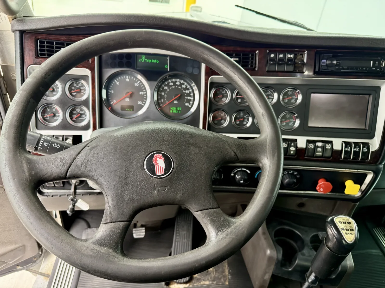 2019 Kenworth W900 - image 16