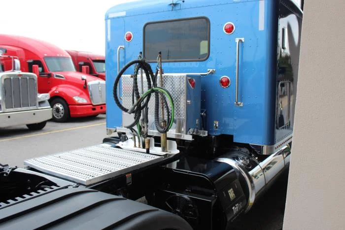 2023 Peterbilt 389 — photo 7