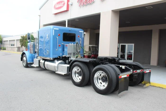 2023 Peterbilt 389 — photo 5