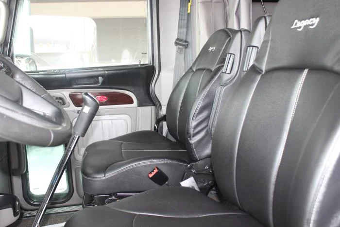 2023 Peterbilt 389 — photo 10