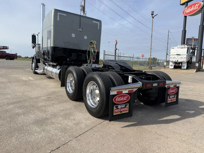 2026 Peterbilt 589 - image 15