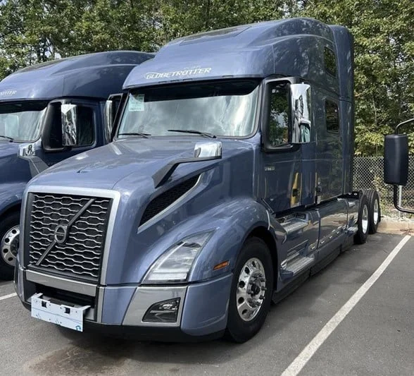 2025 Volvo VNL 860 in Gainesville, VA — photo 7