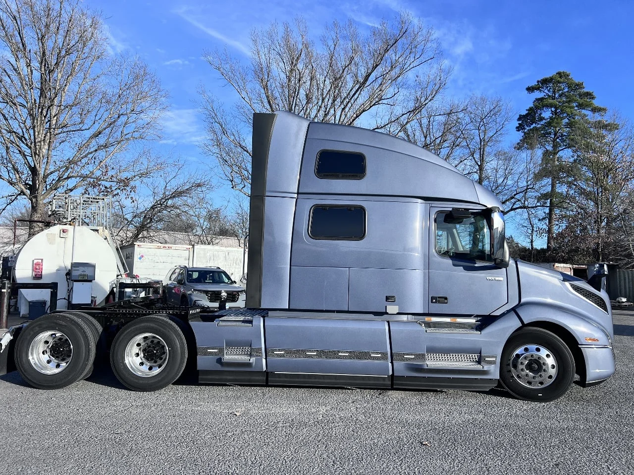 2025 Volvo VNL 860 in Gainesville, VA — photo 3