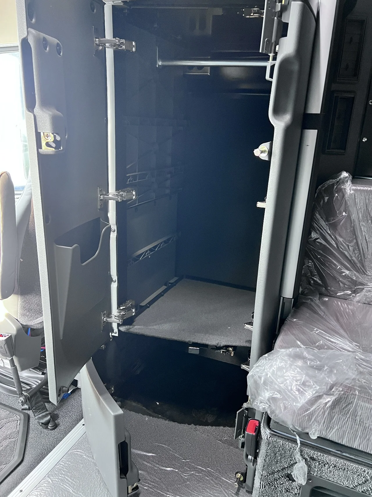 2025 Volvo VNL 860 in Gainesville, VA — photo 17