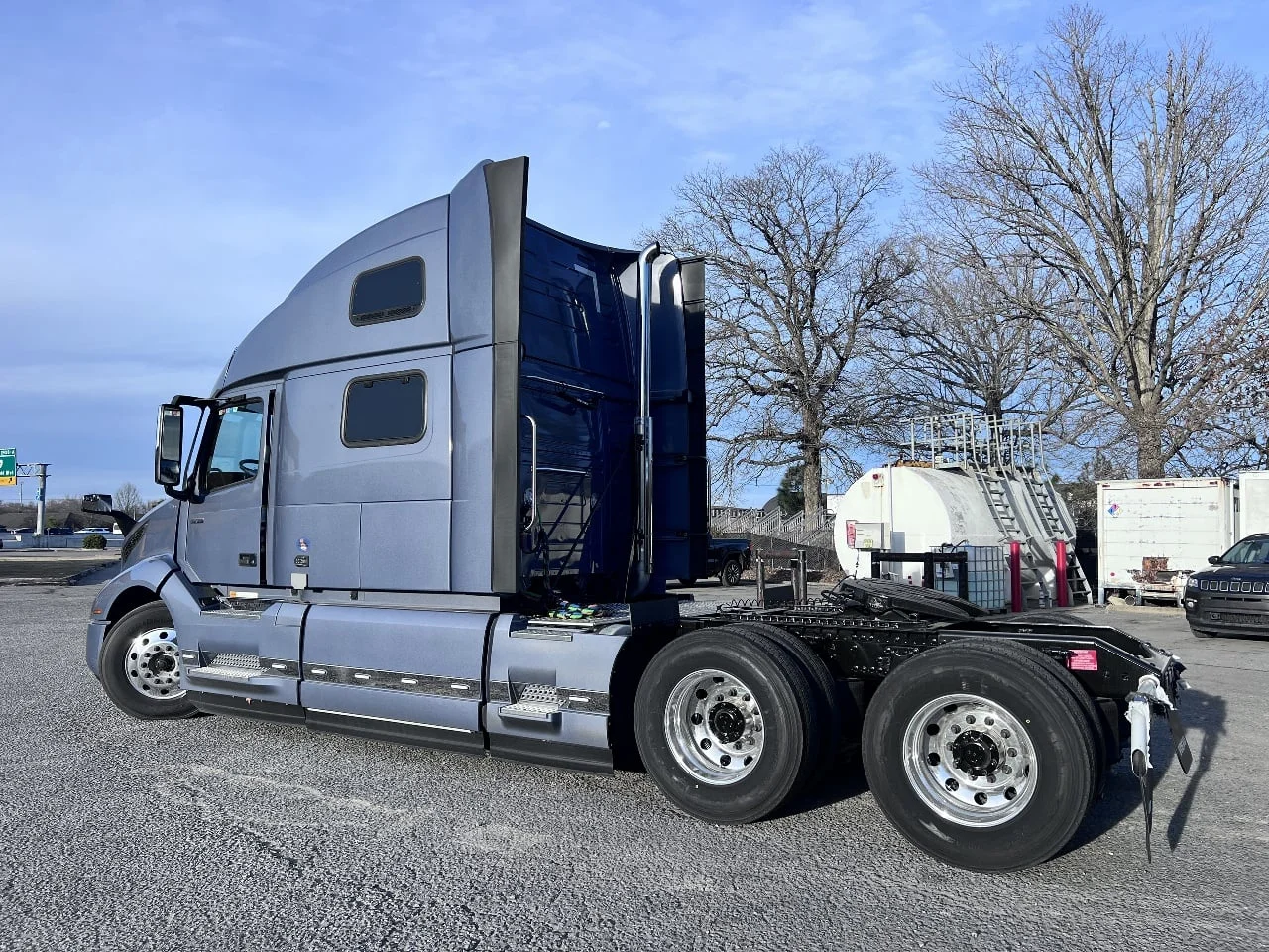 2025 Volvo VNL 860 in Gainesville, VA — photo 2