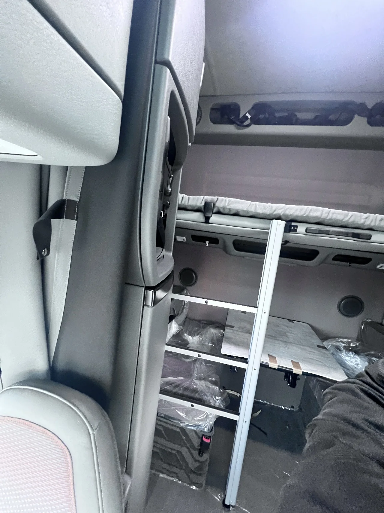 2025 Volvo VNL 860 in Gainesville, VA — photo 12