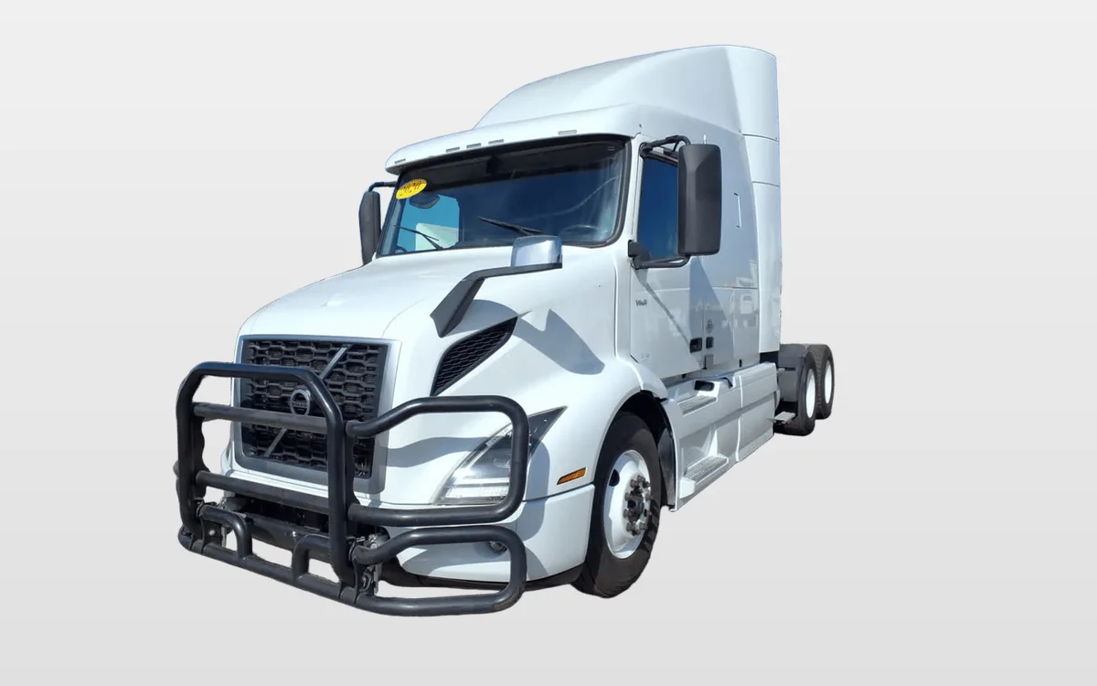 2020 Volvo VNR 640 - image 1