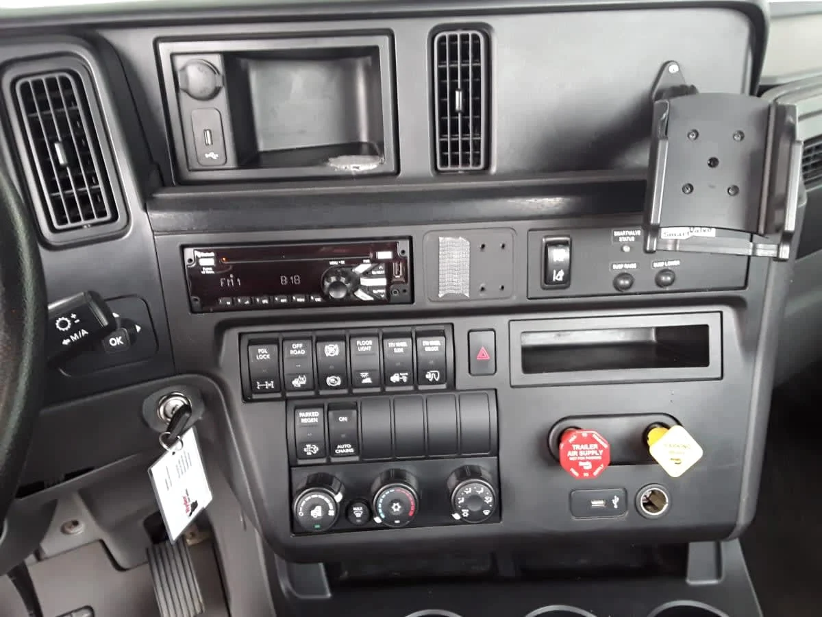2020 International LT in Hilliard, OH — photo 9