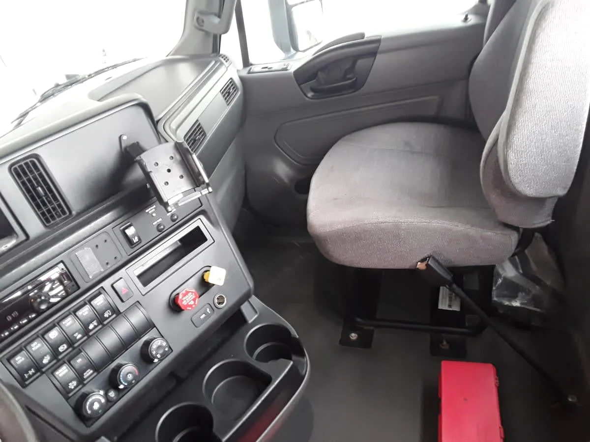 2020 International LT in Hilliard, OH — photo 7
