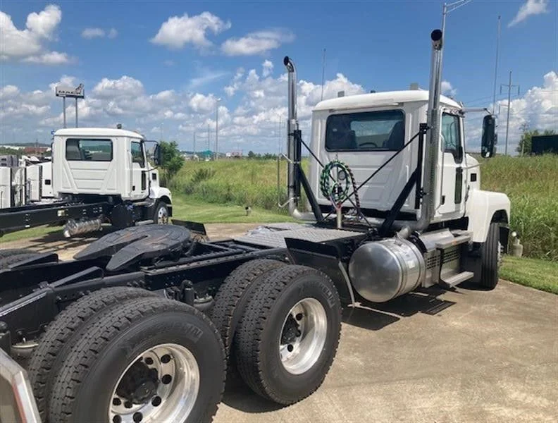 2026 Mack Pinnacle - image 3