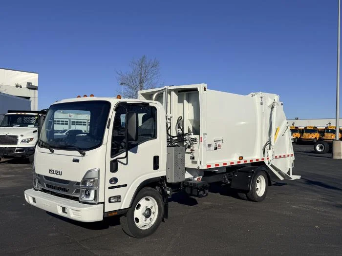 2024 Isuzu NRR - image 2