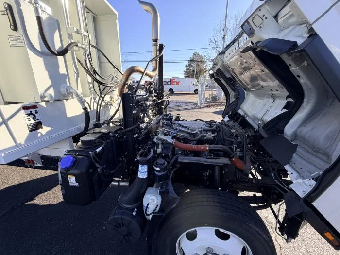 2024 Isuzu NRR - image 12