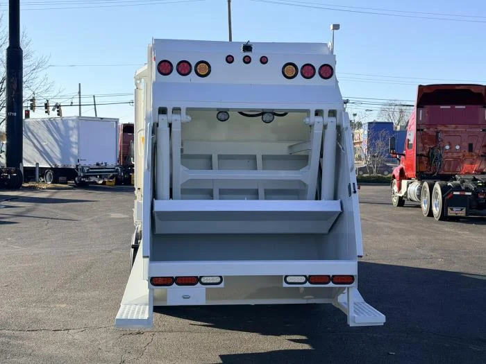 2024 Isuzu NRR - image 5