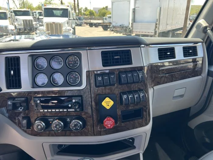 2026 Peterbilt 589 in Las Vegas, NV — photo 17