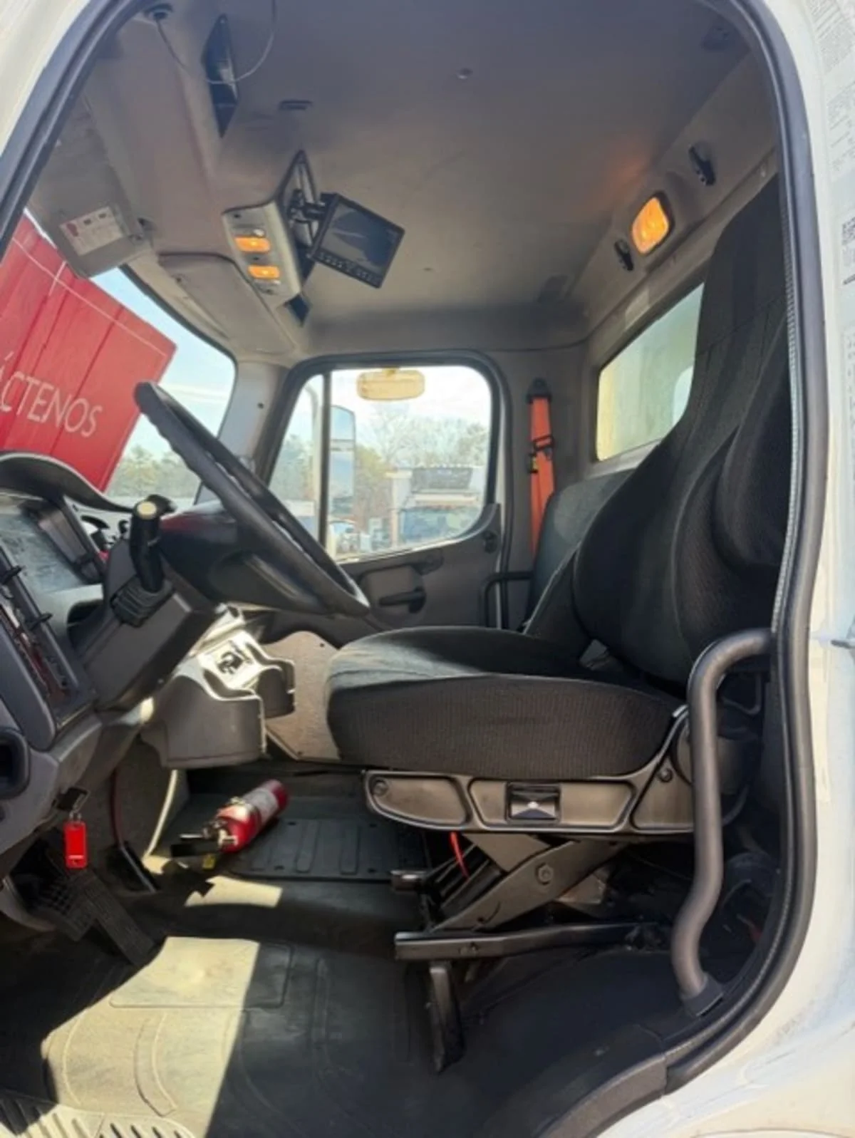 2019 Freightliner M2 106 in Farmingdale, NY — photo 7