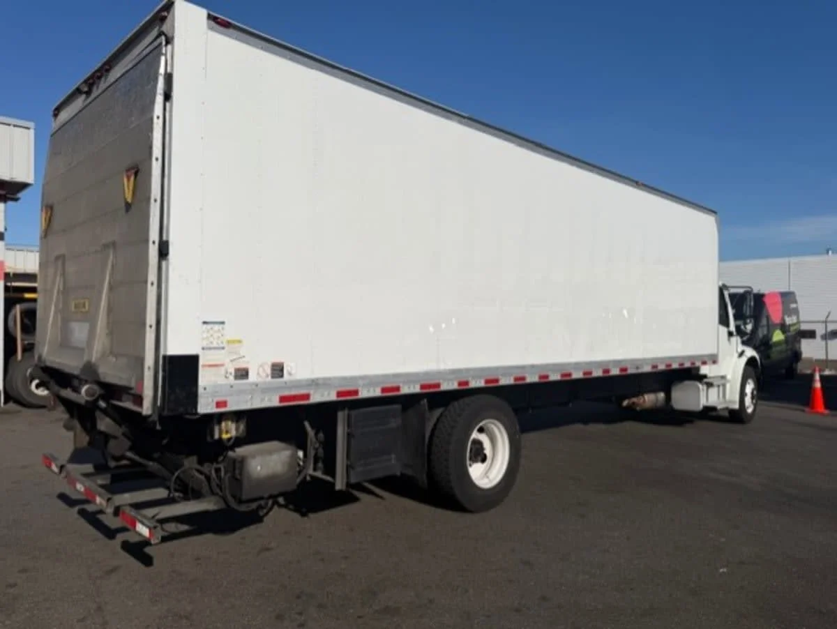 2019 Freightliner M2 106 in Farmingdale, NY — photo 4