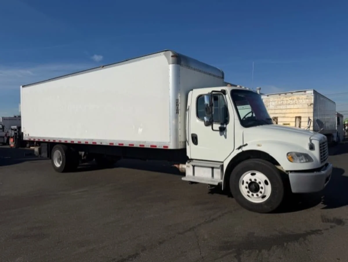 2019 Freightliner M2 106 in Farmingdale, NY — photo 3