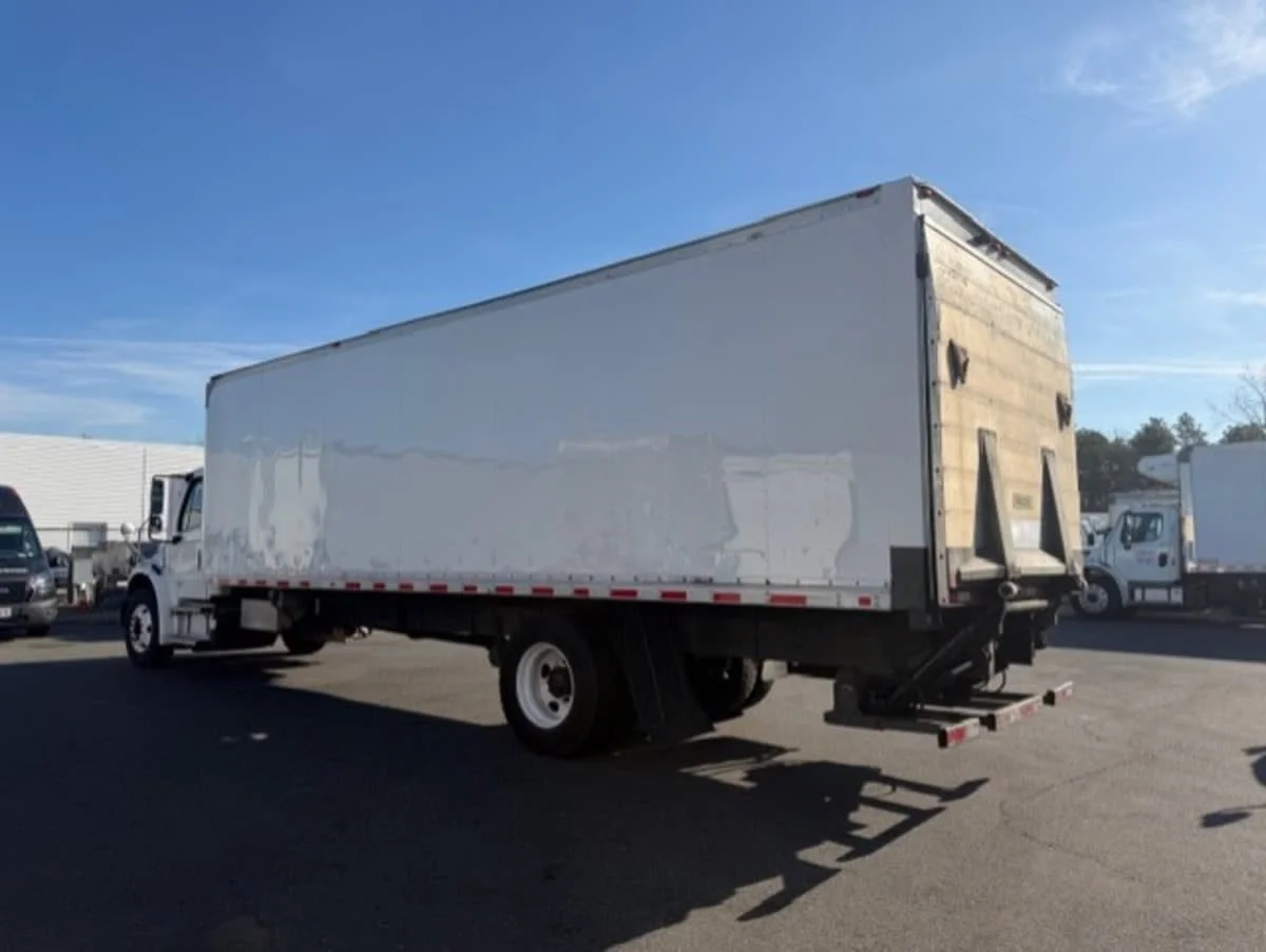 2019 Freightliner M2 106 in Farmingdale, NY — photo 6