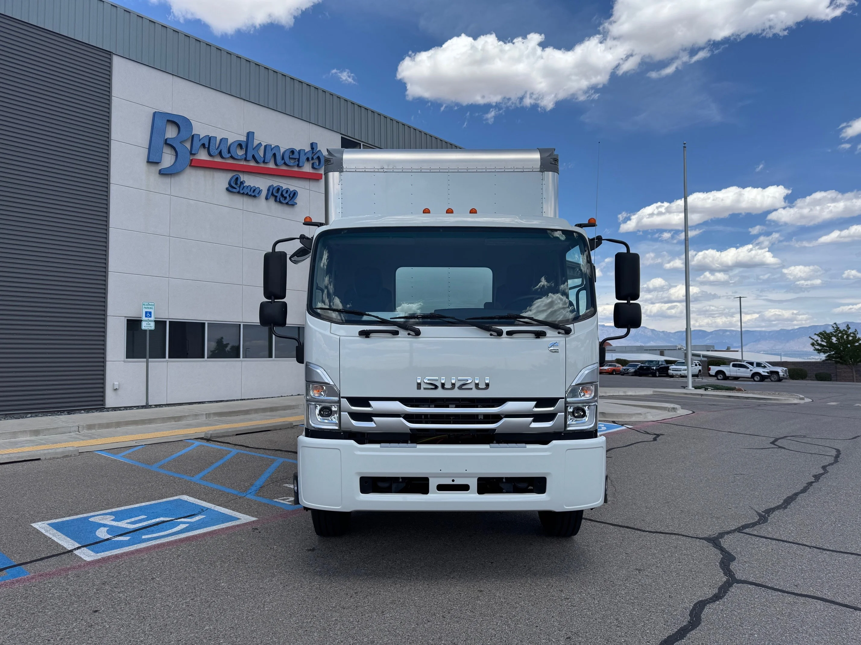 2025 Isuzu FTR in Albuquerque, NM — photo 2