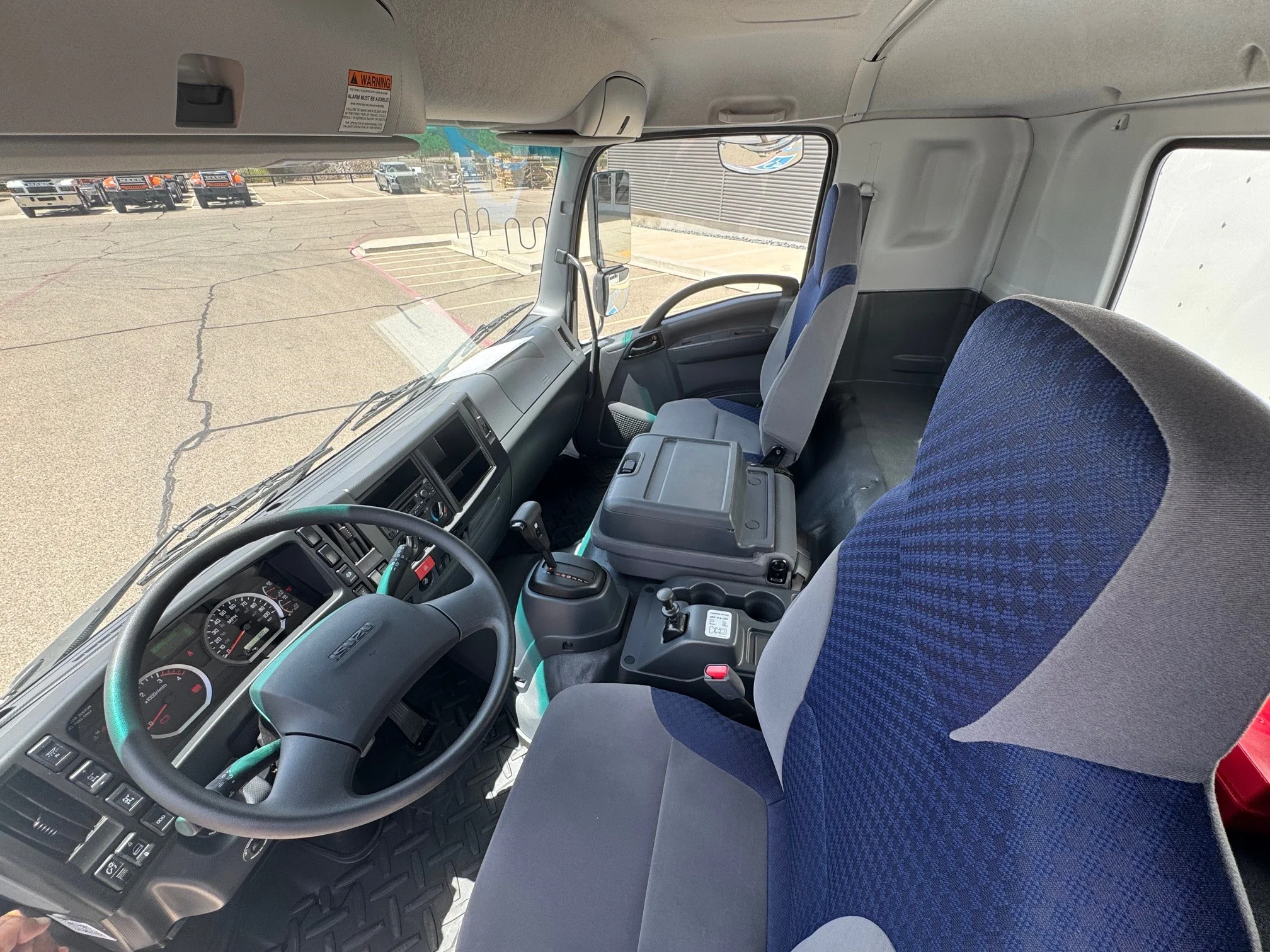 2025 Isuzu FTR in Albuquerque, NM — photo 9