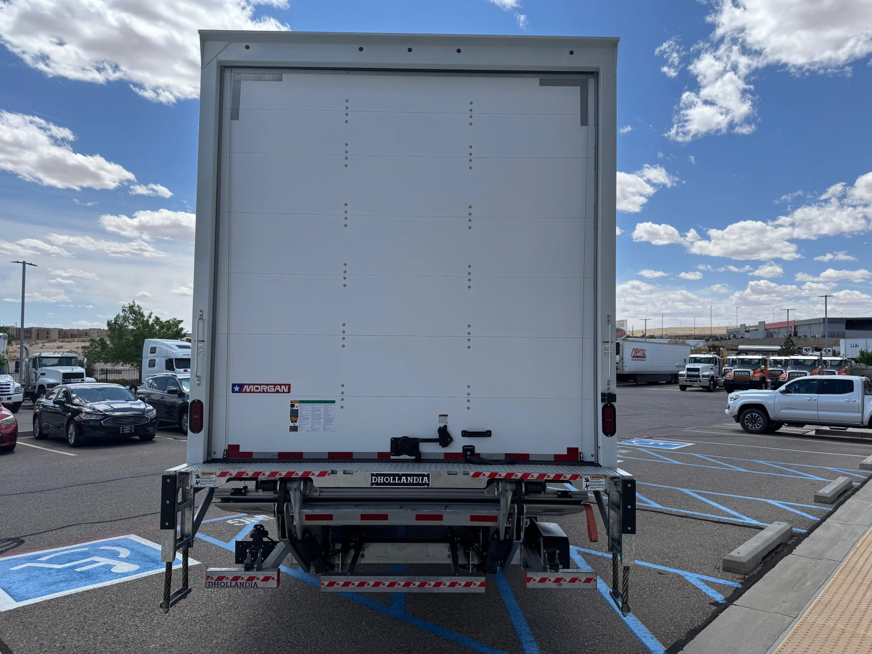 2025 Isuzu FTR in Albuquerque, NM — photo 4