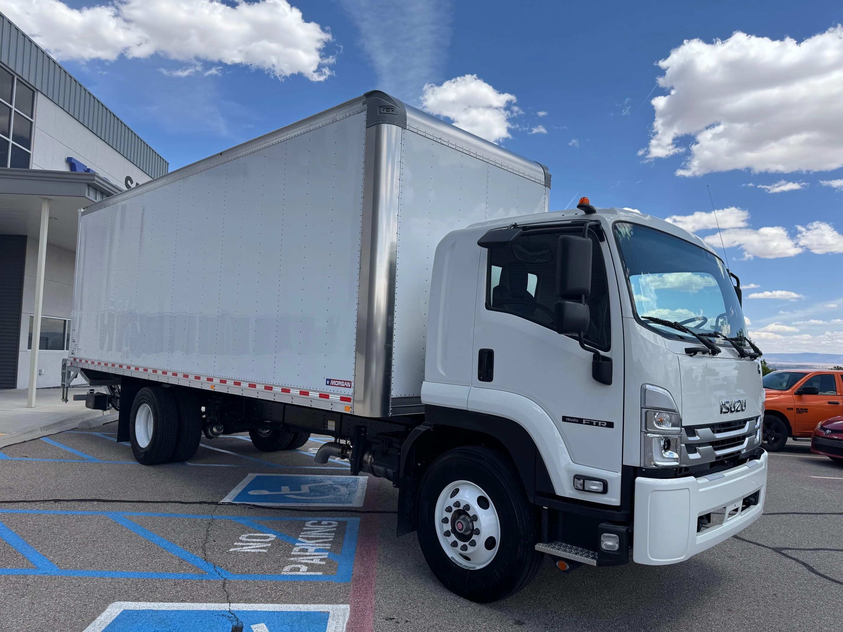 2025 Isuzu FTR in Albuquerque, NM — photo 3