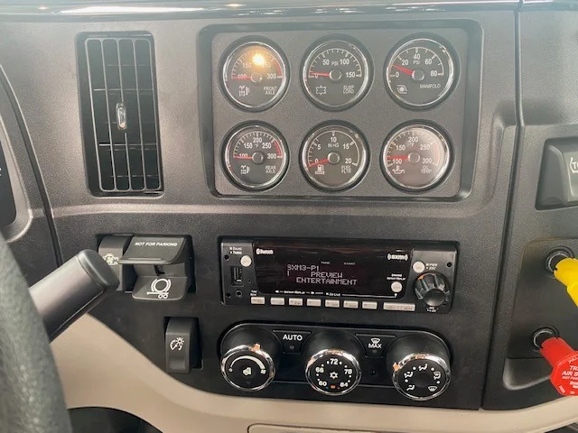 2027 Peterbilt 589 in Eau Claire, PA — photo 13