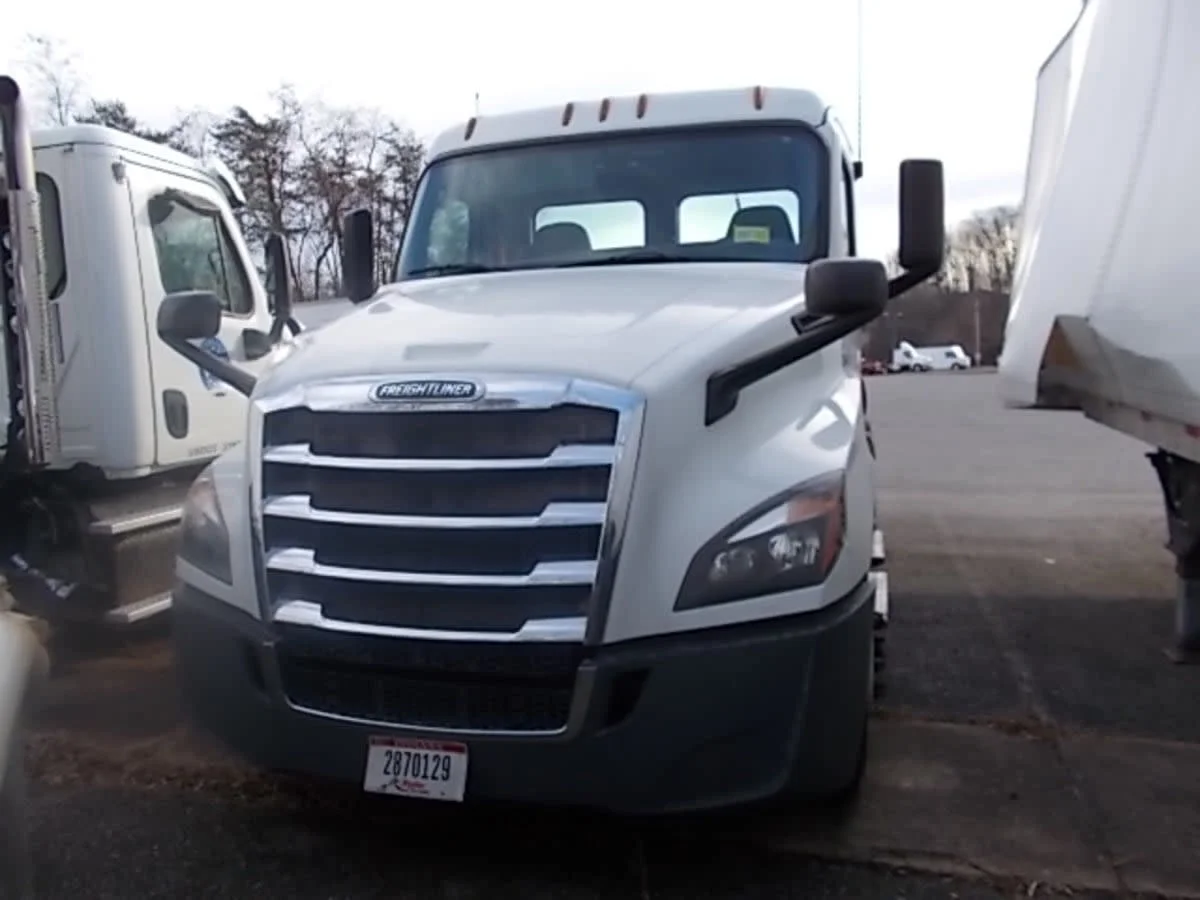 2020 Freightliner Cascadia in Ashland, VA — photo 2