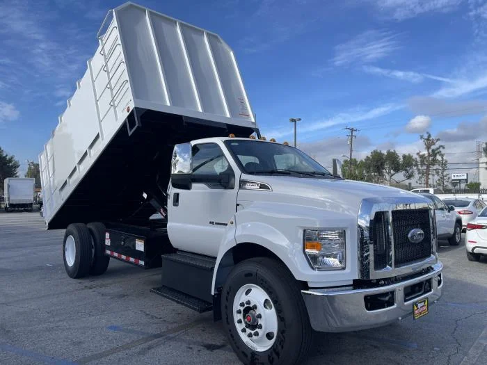 2027 Ford F-650 — photo 29