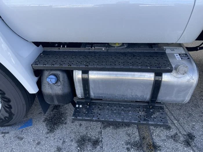 2027 Ford F-650 — photo 14