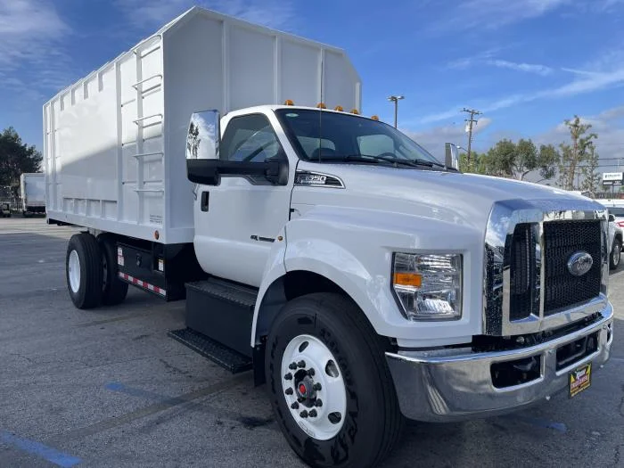2027 Ford F-650 — photo 7