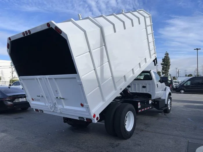 2027 Ford F-650 — photo 28