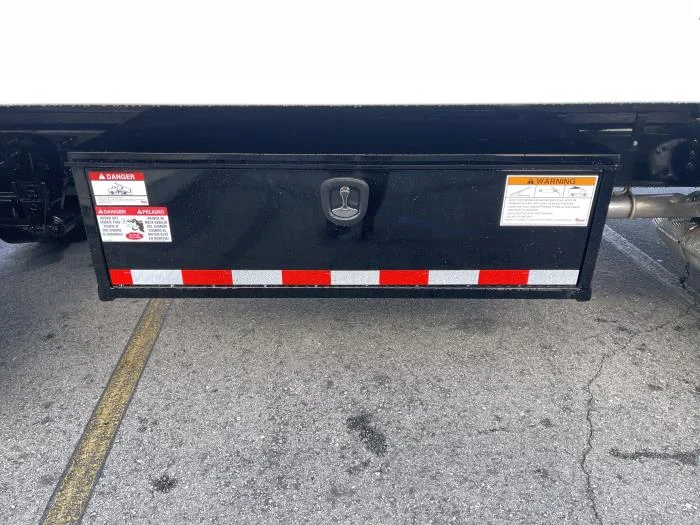 2027 Ford F-650 — photo 9