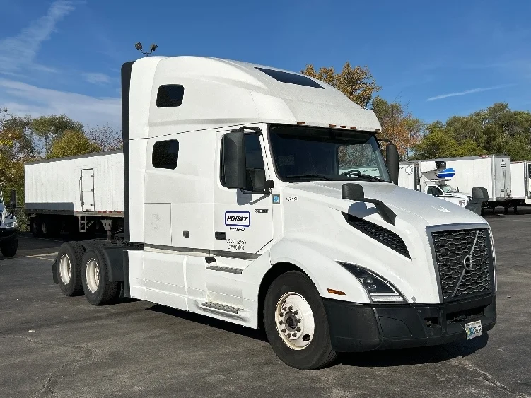 2022 Volvo VNL 760 in La Porte, IN