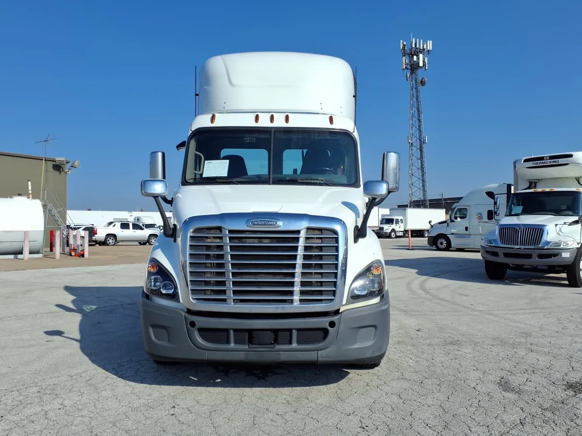 2019 Freightliner Cascadia in Fort Worth, TX — photo 2