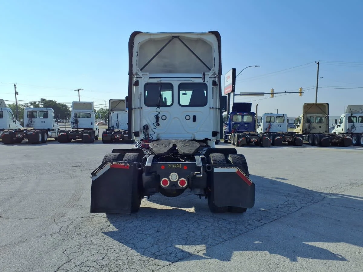 2019 Freightliner Cascadia in Fort Worth, TX — photo 5