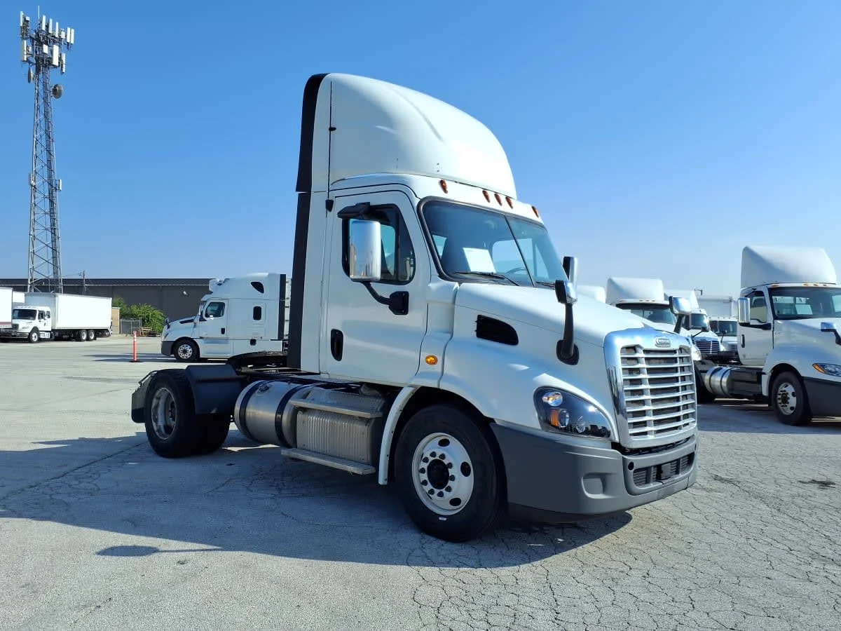 2019 Freightliner Cascadia in Fort Worth, TX — photo 3