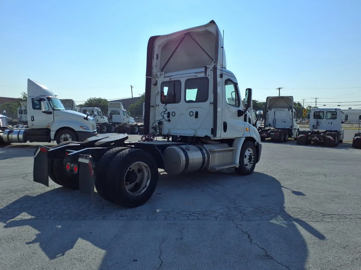 2019 Freightliner Cascadia in Fort Worth, TX — photo 4