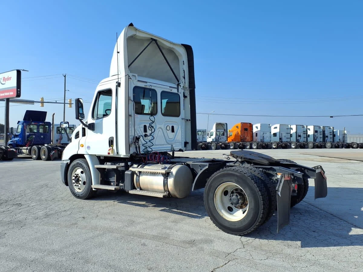 2019 Freightliner Cascadia in Fort Worth, TX — photo 6