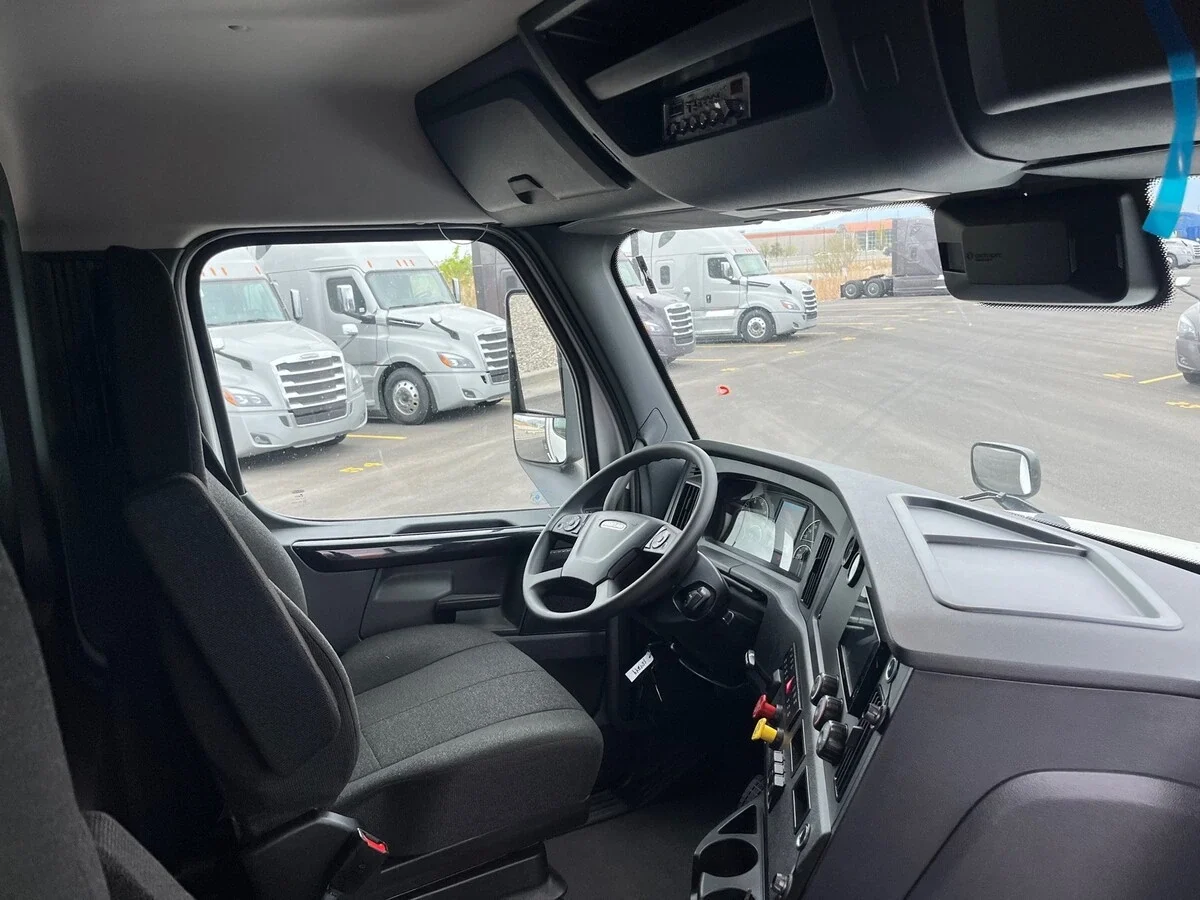 2027 Freightliner Cascadia - image 10