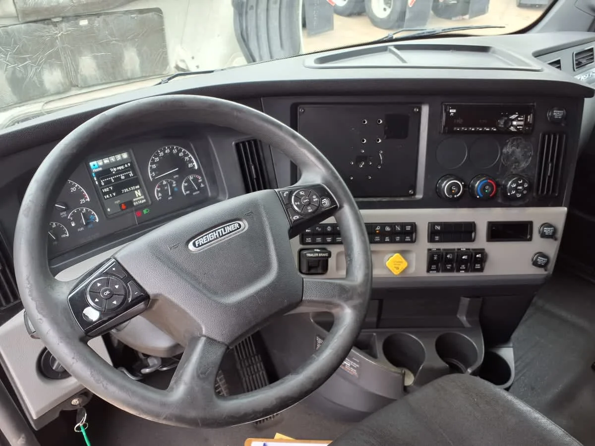 2020 Freightliner Cascadia in Dallas, TX — photo 7