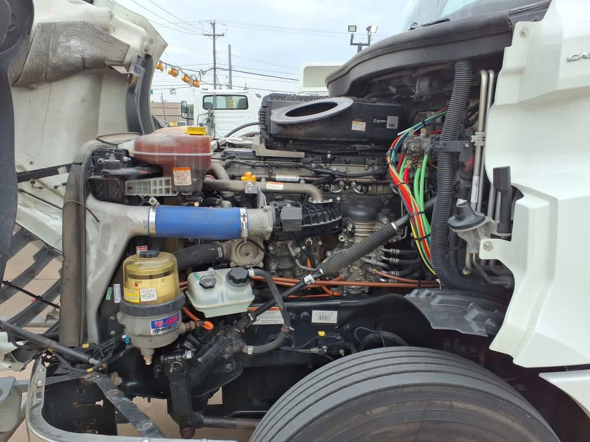 2020 Freightliner Cascadia in Dallas, TX — photo 9