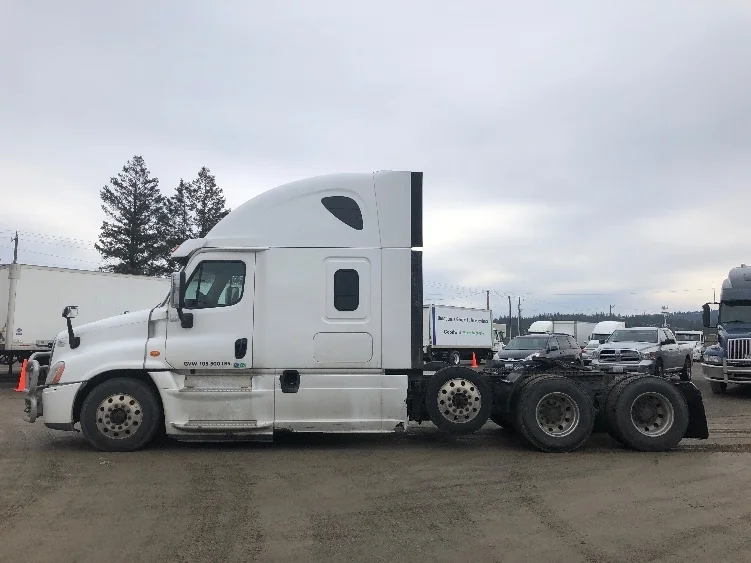 2017 Freightliner Cascadia in Spokane Valley, WA — photo 4