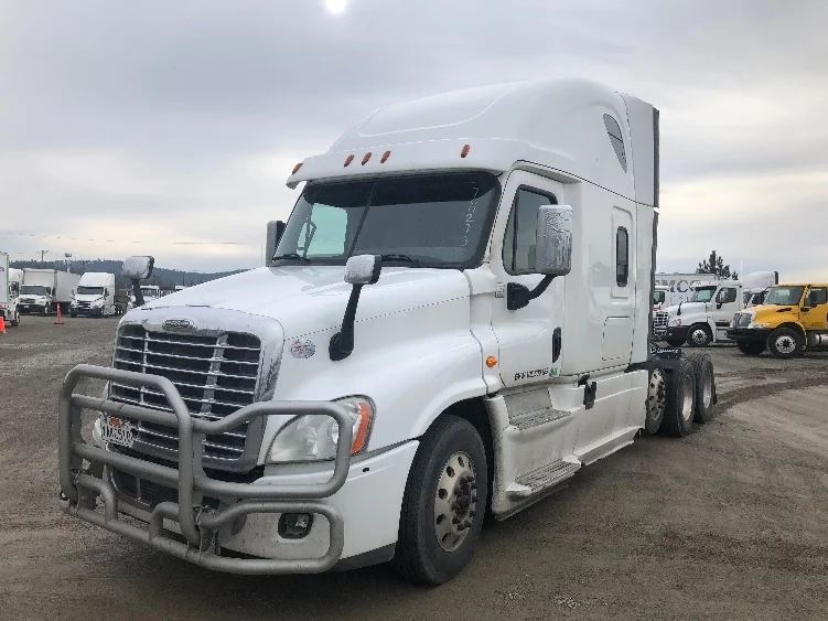 2017 Freightliner Cascadia in Spokane Valley, WA — photo 3