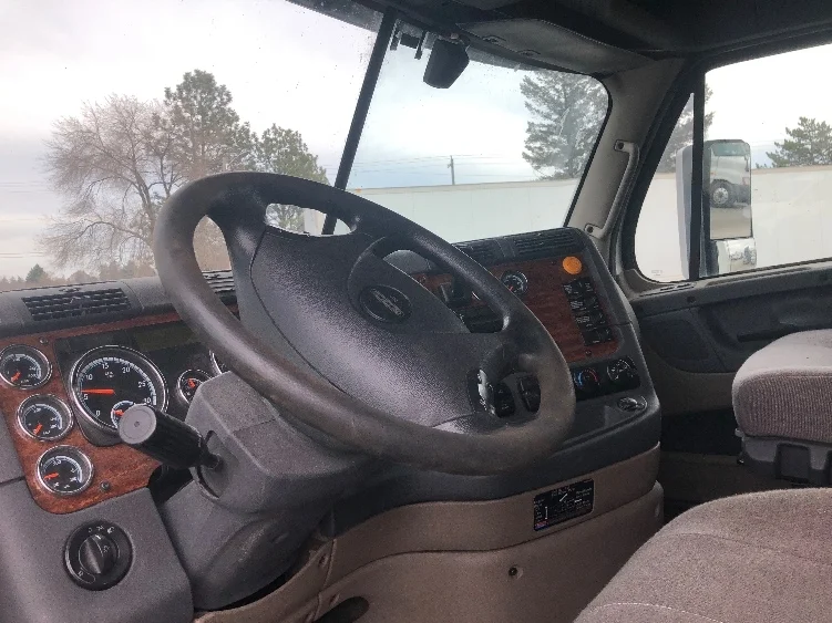 2017 Freightliner Cascadia in Spokane Valley, WA — photo 10