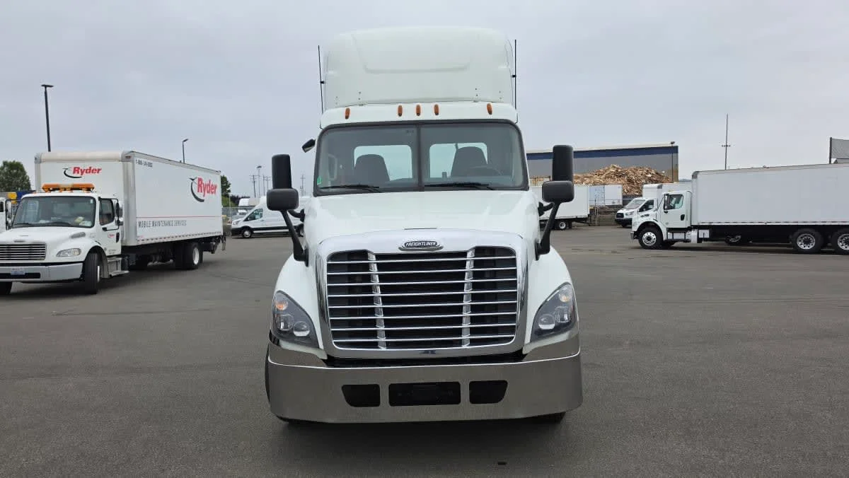 2019 Freightliner Cascadia in Tacoma, WA — photo 2
