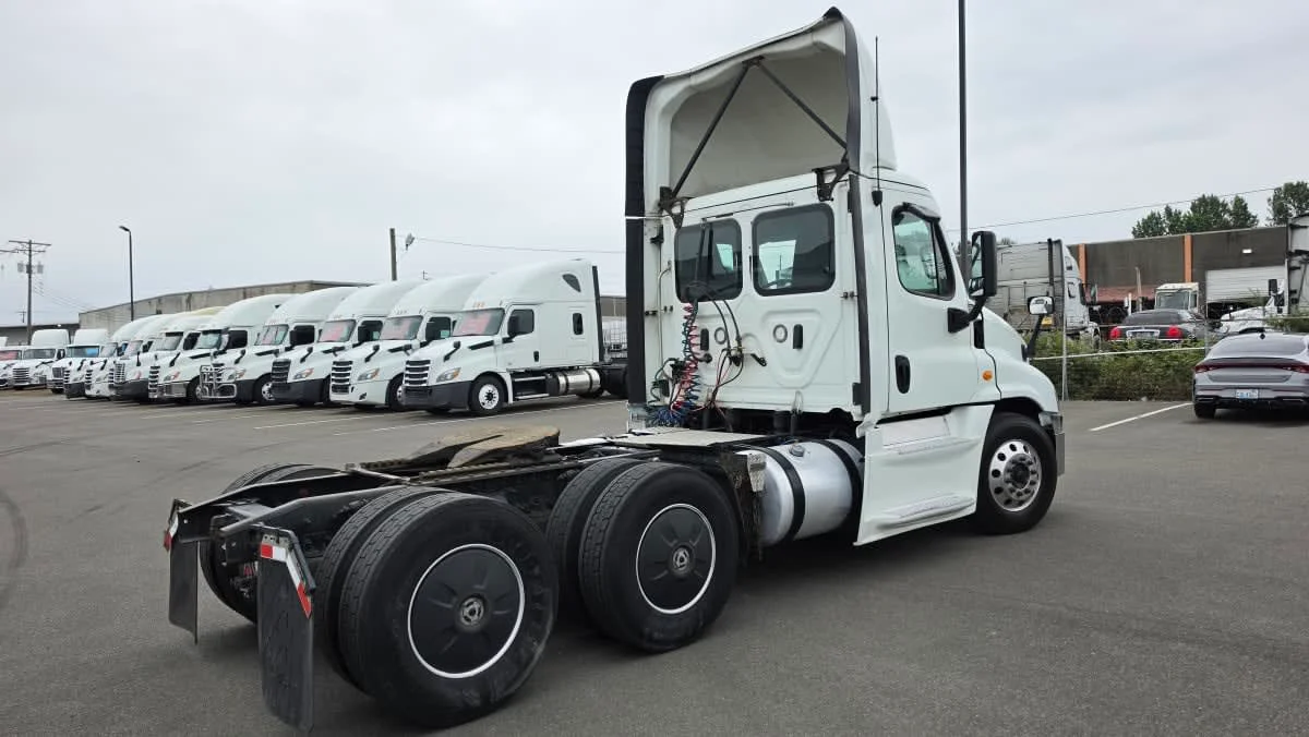 2019 Freightliner Cascadia in Tacoma, WA — photo 4